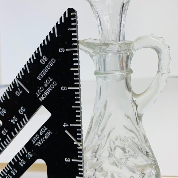 Pair Of Glass Cruet Bottles With Stoppers Floral Starburt Pattern Oil Vinegar - Picture 13 of 15